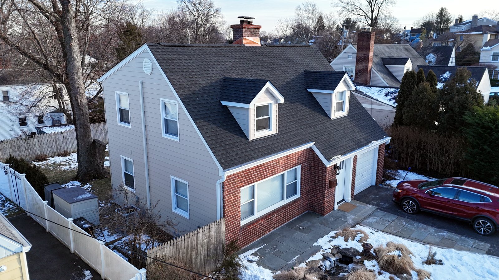 New GAF charcoal roof and Alside insulated siding on a Cape-style home in Westchester, NY